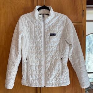 Patagonia Women's White Puffer Jacket. Size Small
